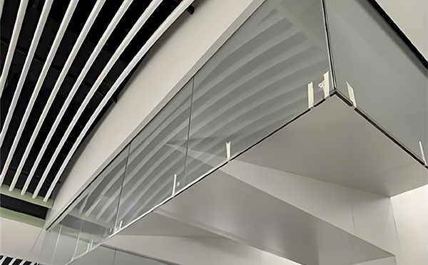 合阳玻璃挡烟垂壁