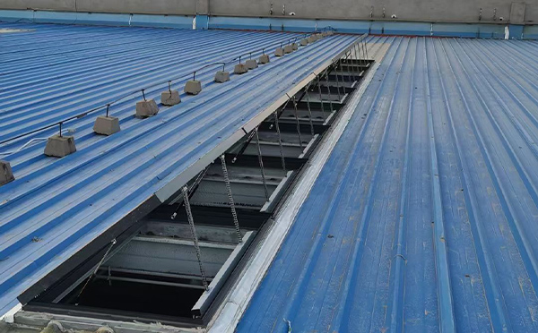 某城市大型商业综合体中庭合阳排烟窗工程