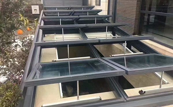 某轨道交通车辆维修车间合阳排烟窗应用