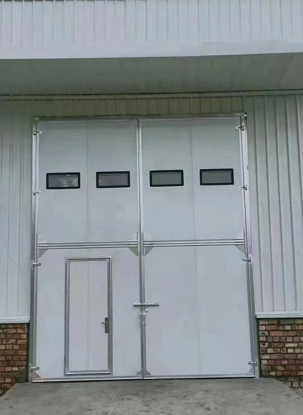 合阳工业门在设备装配车间出入口的实施记录