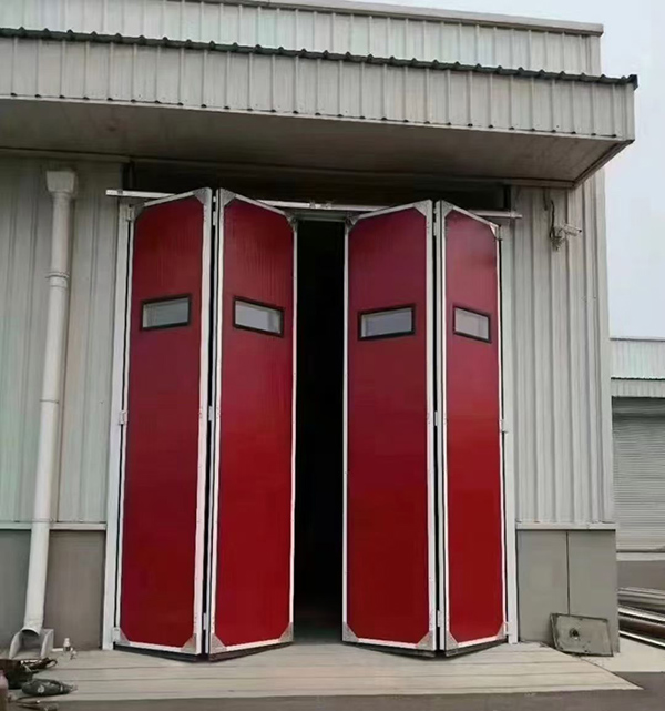 合阳工业折叠门在大型装配车间出入口的应用实例 合阳工业折叠门在大型装配车间出入口的应用实例